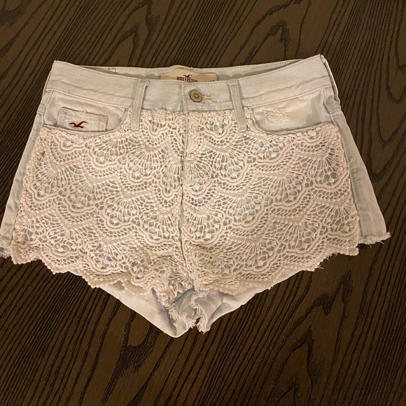Hollister Pants - Hollister High-Waisted Lace Shorts